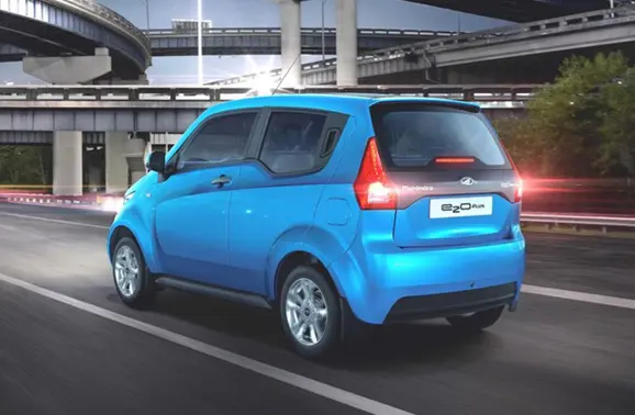 mahindra-e2oplus-rear