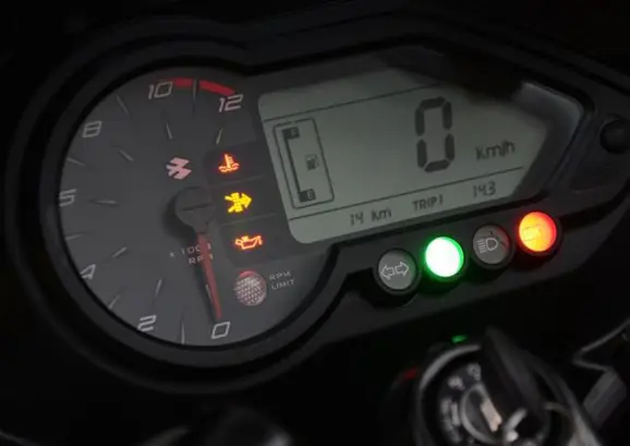 bajaj-pulsar-220f-instrument-console