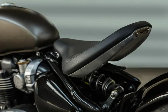new-triumph-bobber-3