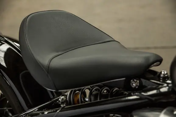 new-triumph-bobber-7