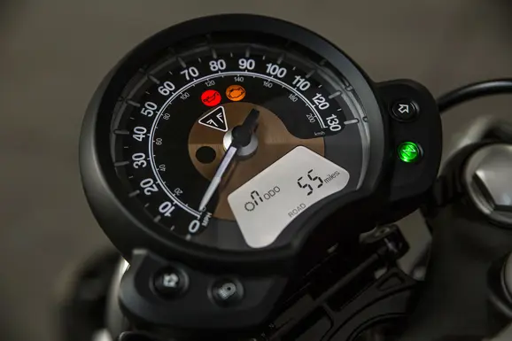 new-triumph-bobber-8