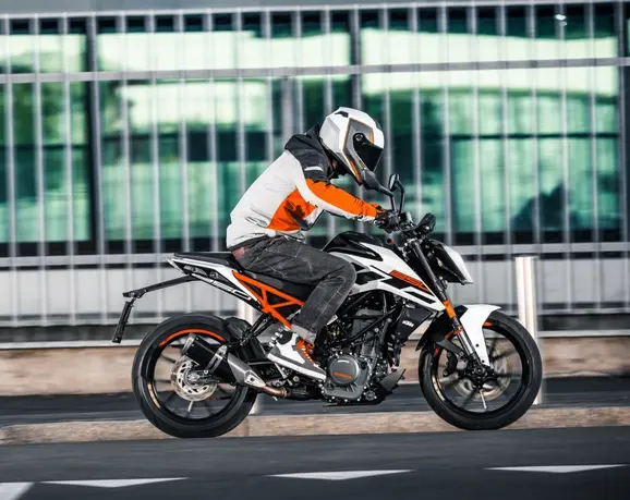 1479105924_2017-ktm-250-duke-1