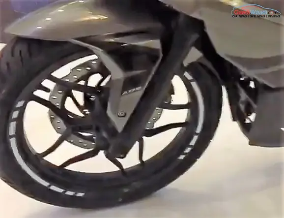2017-bajaj-pulsar-rs200-2