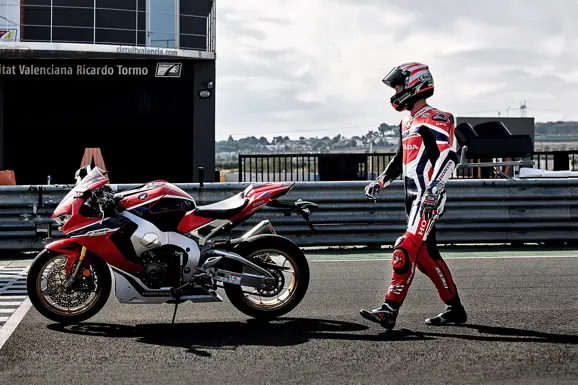 2017_cbr1000rr_02