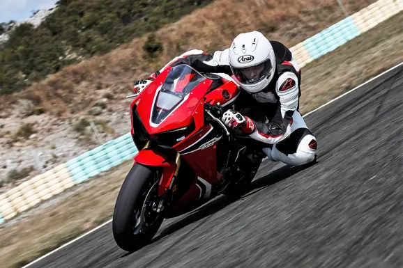2017_cbr1000rr_05