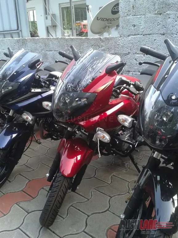 new-bajaj-pulsar-220f-red-7
