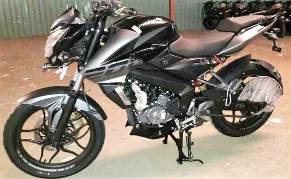 2017-bajaj-pulsar-200ns-2