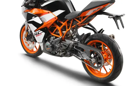 2017-ktm-rc390-rear-three-quarter