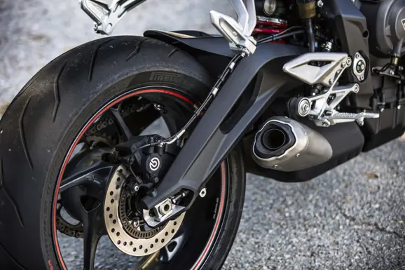 2017-triumph-street-triple-rs-usa-14