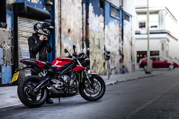 2017-triumph-street-triple-s-usa-01