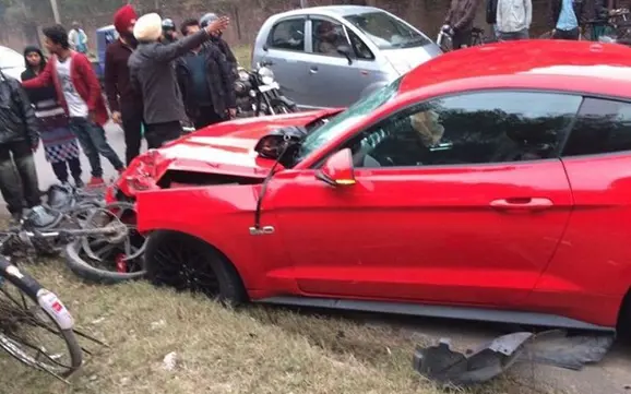 ford-mustang-crash-india-4
