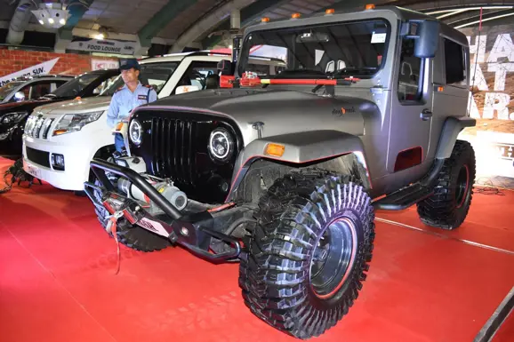 mahindra-thar-daybreak-edition-with-solid-roof-front-three-quarters-at-surat-international-auto-expo-2017
