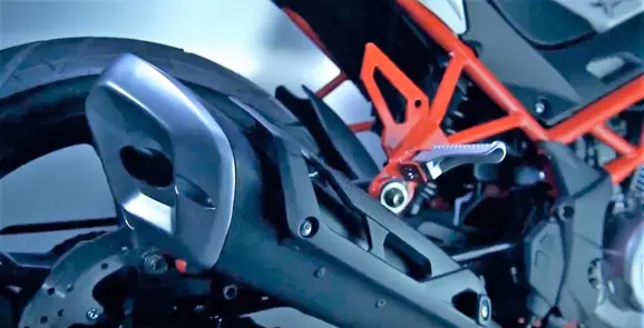 2017-02-02-17_05_35-new-benelli-tnt-150-_-official-teaser-youtube