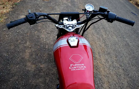 modified-honda-cb-unicorn-scrambler-fuel-tank-by-furious-customs-tail-light