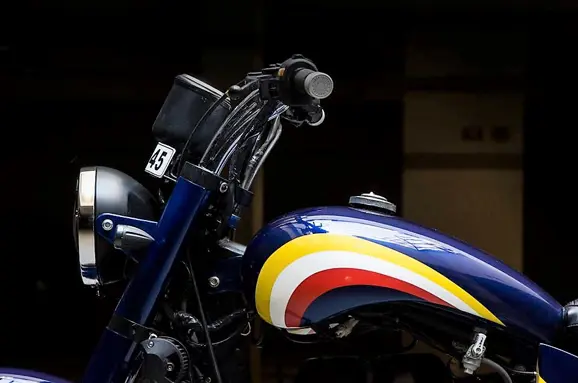 royal-enfield-classic-350-zafiro-eimor-customs-fuel-tank
