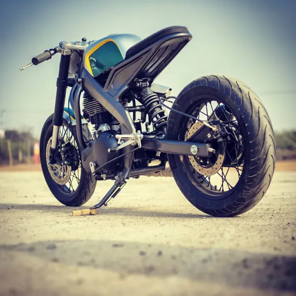 tony_royal_enfield_yamaha_transformation_modification_india_bike_week_inline3_custom_motorcycles_delhi