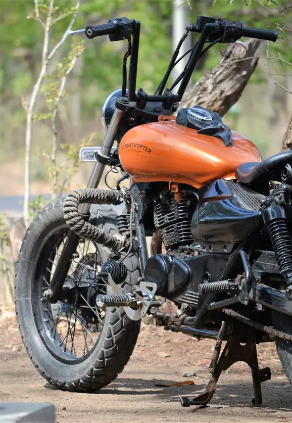 zed-handlebar-on-chopped-bajaja-avenger-220-by-ornithopter-moto-design-nasik-maharshtra