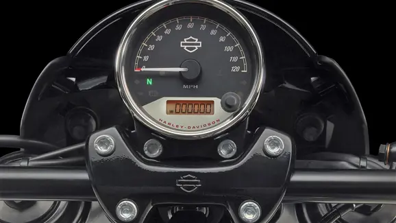2017-Harley-Davidson-Street-Rod-750-21