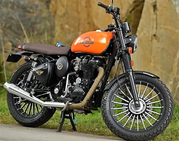Achilles-a-Royal-Enfield-Scrambler-by-Bulleteer-Customs