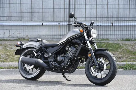 Honda-Rebel-250-front-three-quarter-grey-at-Osaka-Motorcycle-Show