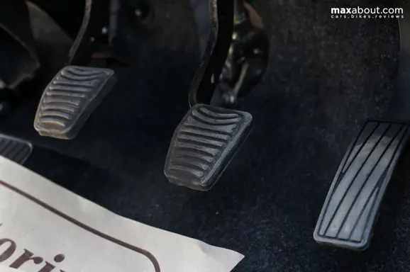 ABC pedals are finished in Black and gets rubber padding for nice feel.