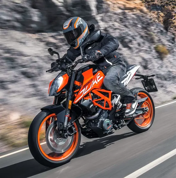 2017-KTM-390-Duke-08