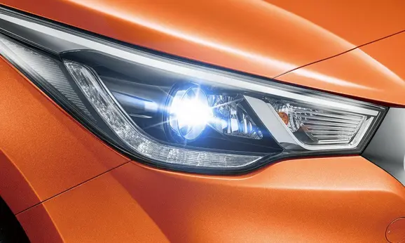 2017-hyundai-verna-headlamp