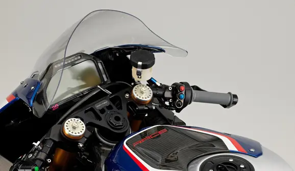 BMW-HP4-Race-11