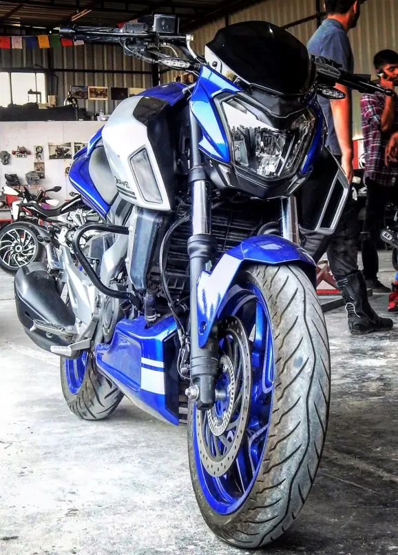 Bajaj-Domivel-400-3