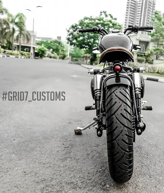 Classic-350-Brat-Bob-Grid7-13