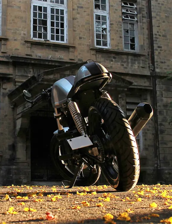 Hero-Karizma-cafe-racer-by-Bullard-Customs-2