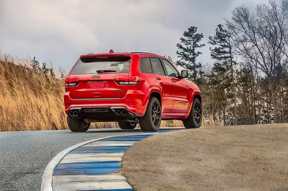 Jeep-Grand-Cherokee-Trackhawk-2