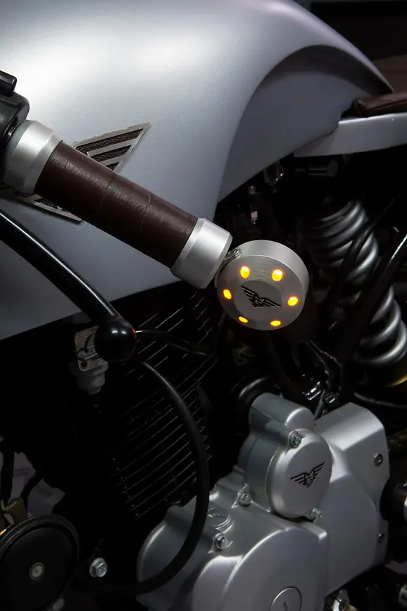 Karizma-Cafe-Racer-Sliver-225-Mean-Green-8