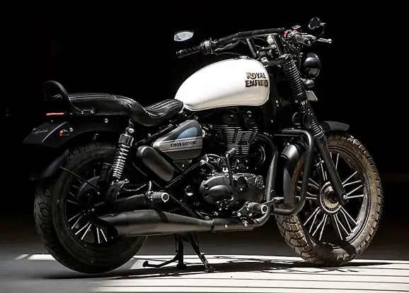 Royal-Enfield-Thunderbird-500-Ivory-Black-by-Eimor-Customs-rear-three-quarter-right