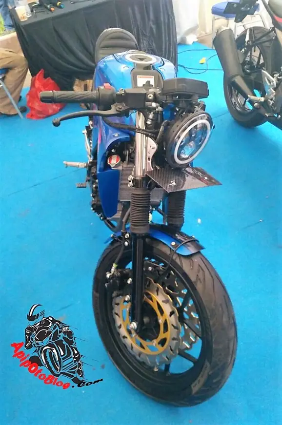 Suzuki-GSx-R150-Cafe-Racer-4