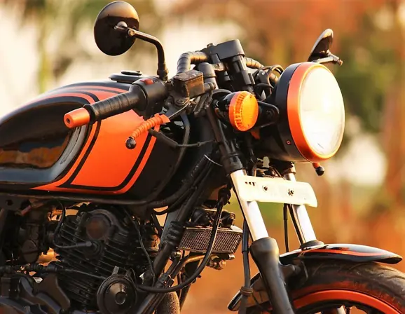 Bajaj-PulRacer-200-Cafe-Racer-1