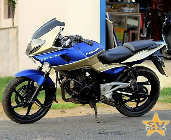 Bajaj-Pulsar-220F-Hawk-Edition-2