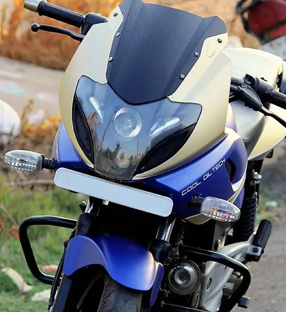 Bajaj-Pulsar-220F-Hawk-Edition-3