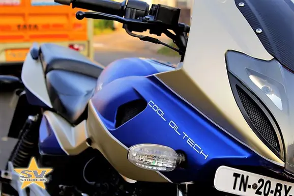 Bajaj-Pulsar-220F-Hawk-Edition-5