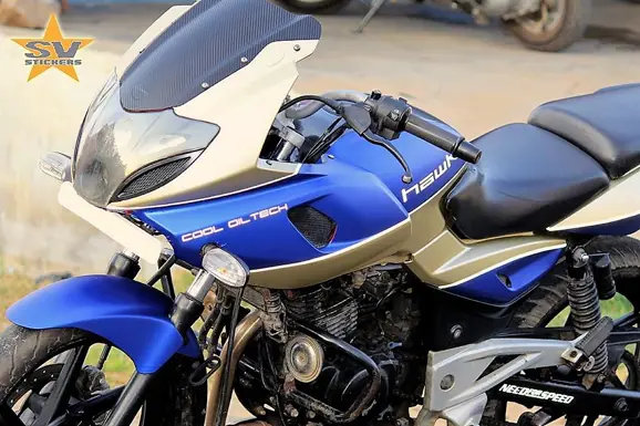 Bajaj-Pulsar-220F-Hawk-Edition-6