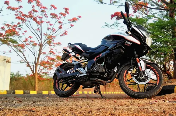 Bajaj-Pulsar-AS150-2