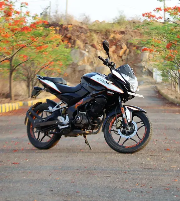 Bajaj-Pulsar-AS150-4