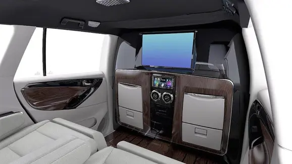 DC-Toyota-Innova-Crysta-Lounge-Ultimate-5