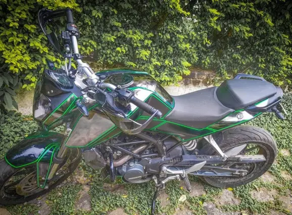 KTM-Duke-200-Black-Chrome-A-Wraps-5