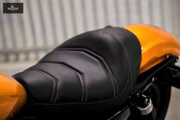 Knight-Auto-Customizer-Harley-Davidson-Iron-883-4