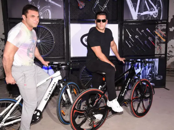Salman-Khan-Being-Human-Electric-Cycle-6