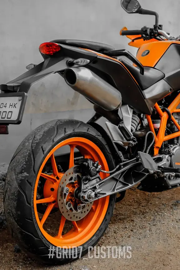 KTM Duke 200 with Underseat Exhaust