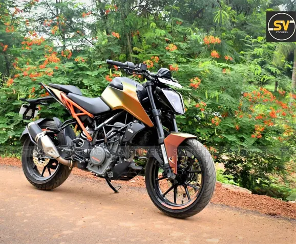 KTM Duke 250 Color Shift Wrap Front View