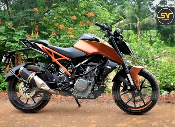 KTM Duke 250 Color Shift Wrap Side View