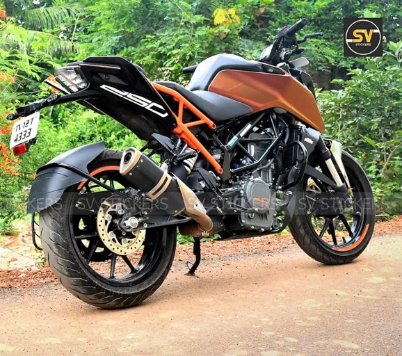 Rear View of KTM Duke 250 Color Shift Wrap
